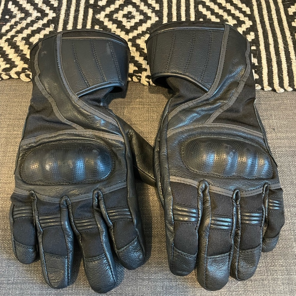 Waterproof riding gloves